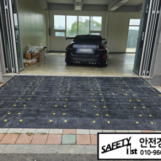 자동차용품점 튜닝샆에 자동차 경사로 설치