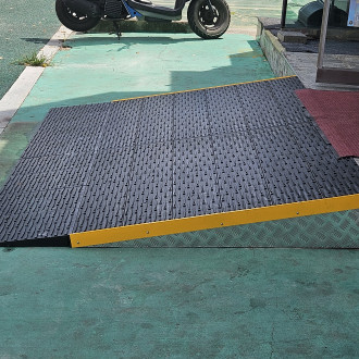 의왕시 희망나래장애인복지관 : 상가 점포 장애인 휠체어 경사로