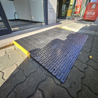 부천시 장애인종합복지관 : 장애인 슬로프 설치