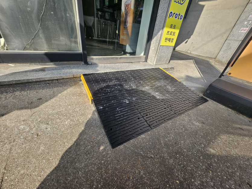 부천시 장애인종합복지관 : 전동 휠체어 경사로 설치