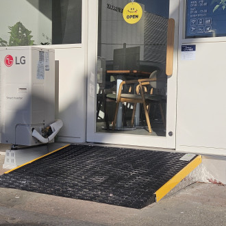 의왕시 희망나래장애인복지관 : 장애인 램프 설치