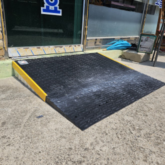 화성시 아르딤복지관 : 경사로 설치