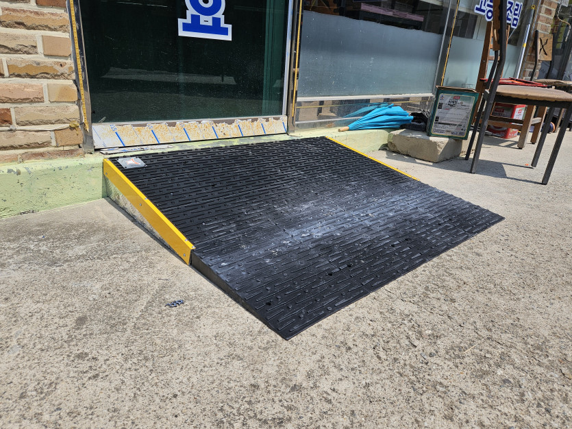 화성시 아르딤복지관 : 경사로 설치