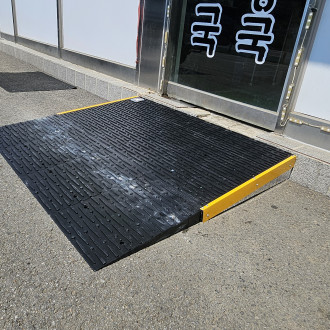 화성시 아르딤복지관 : 경사판 설치