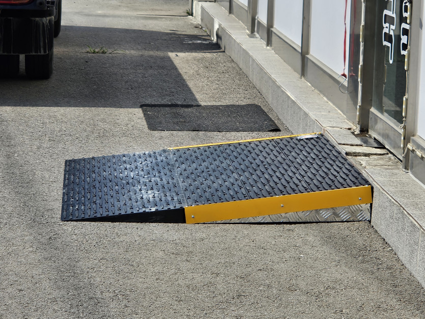 화성시 아르딤복지관 : 경사판 설치