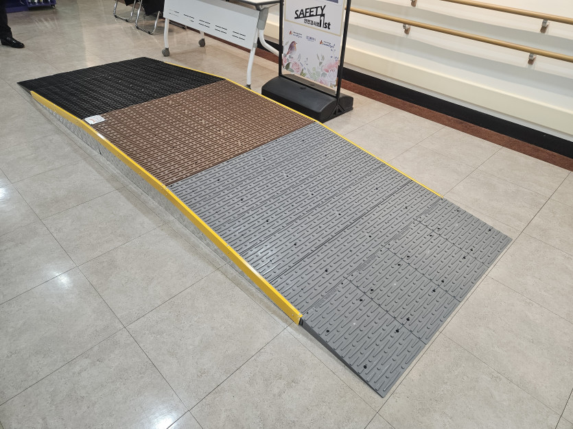 화성시 무장애마을만들기 성과공유회 : 이동식 체험 경사로 제작 설치