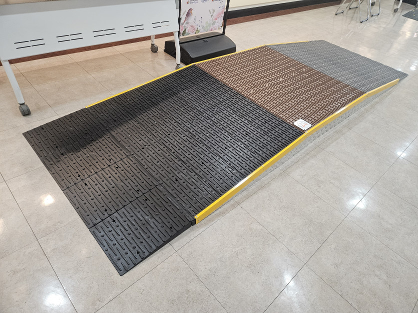 화성시 무장애마을만들기 성과공유회 : 이동식 체험 경사로 제작 설치