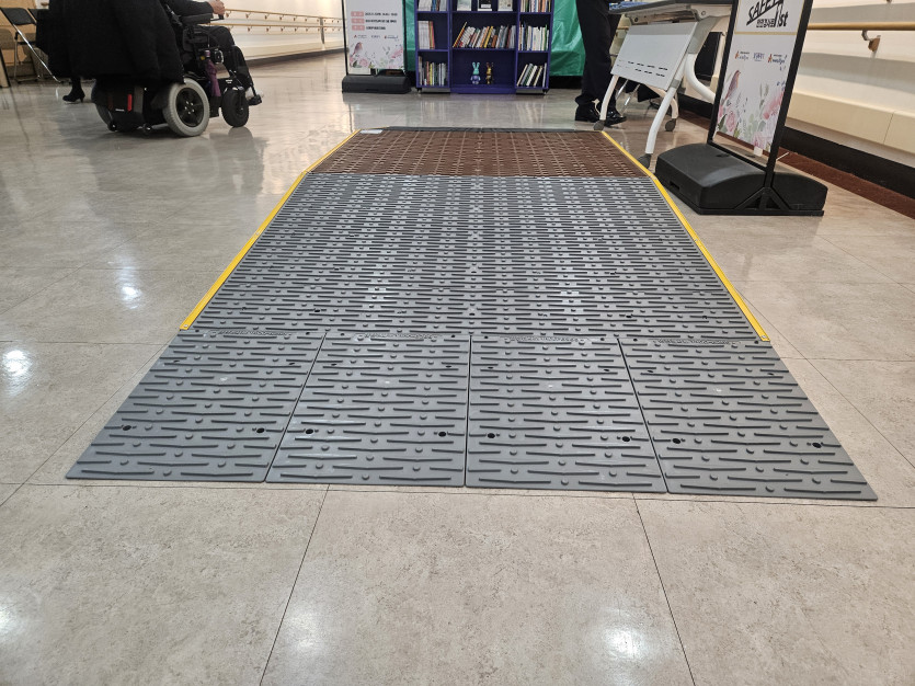 화성시 무장애마을만들기 성과공유회 : 이동식 체험 경사로 제작 설치