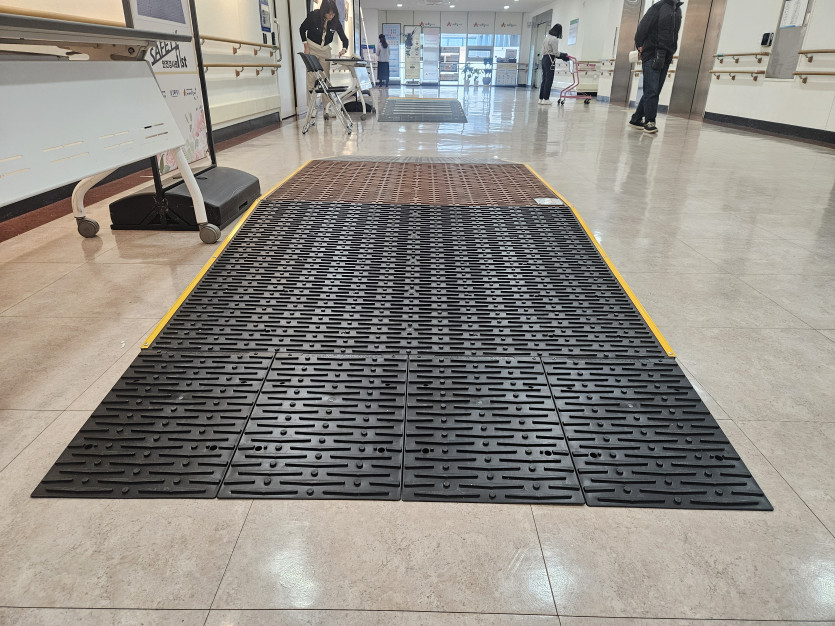 화성시 무장애마을만들기 성과공유회 : 이동식 체험 경사로 제작 설치