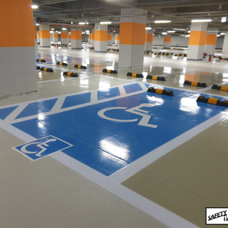 지하주차장 장애인주차구역에 폴리우레탄 도막 처리하였습니다.